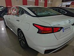 نيسان ألتيما